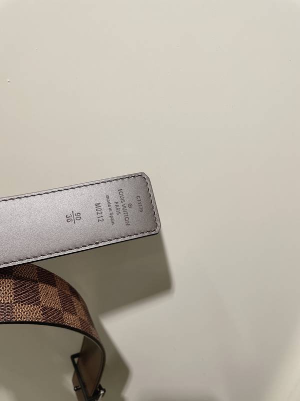 Louis Vuitton 40MM Belt LVB00369